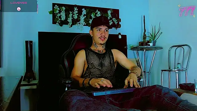 Snapshot of HannibalLester chatting on 05.04.26 HannibalLester online show from 05.04.26