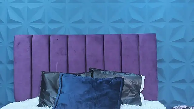 NicoleJonss online show from 02.21.25