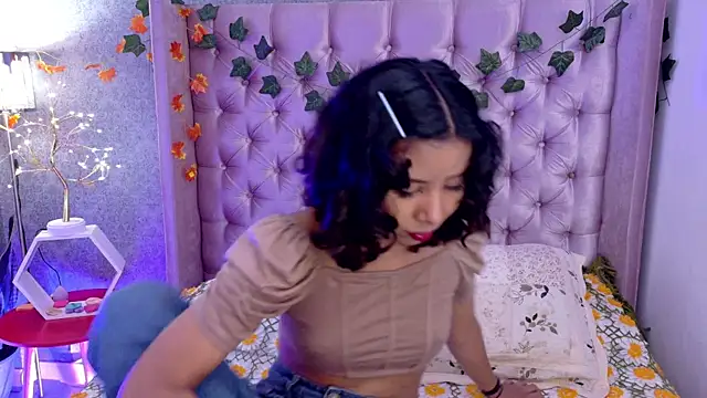 Akane Uwu online show from 11.06.25