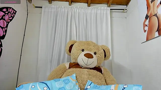 Snapshot of sweet_amalia4 chatting on 09.23.25 sweet amalia4 online show from 09.23.25