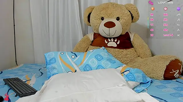 Snapshot of sweet_amalia4 chatting on 09.25.25 sweet amalia4 online show from 09.25.25