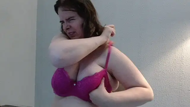 Snapshot of desiree1981 chatting on 06.23.26 desiree1981 online show from 06.23.26