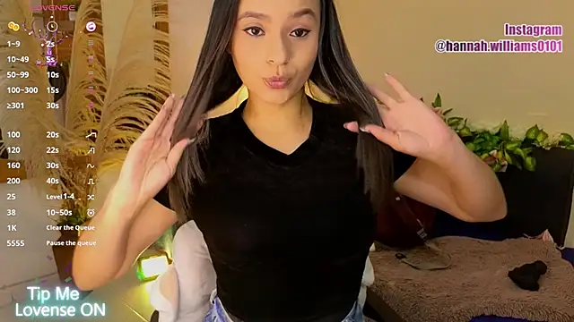 Hannah williams1 online show from 11.17.25