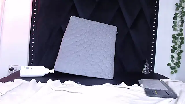 dafne queenn online show from 02.12.25