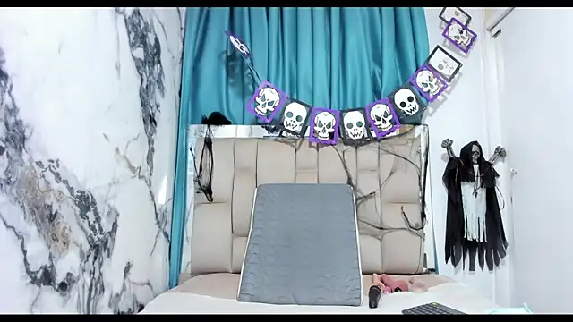 dafne queenn online show from 10.20.25