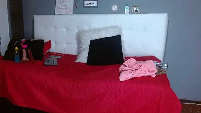 AnnieScott  online show from 02.18.25