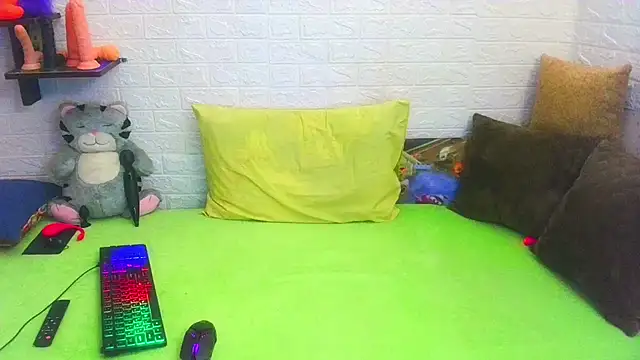 RedHousewife online show from 02.19.25