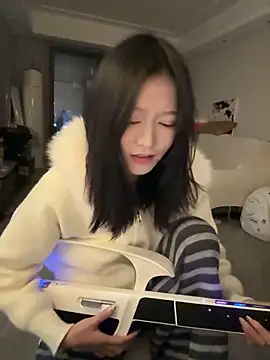 xiaodaibabyy online show from 02.21.25