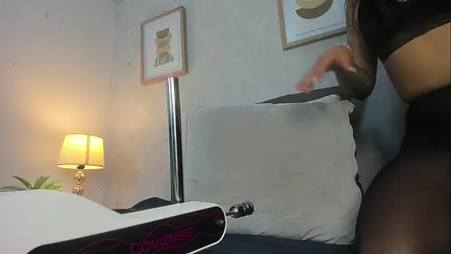 Caroline dh online show from 04.30.26