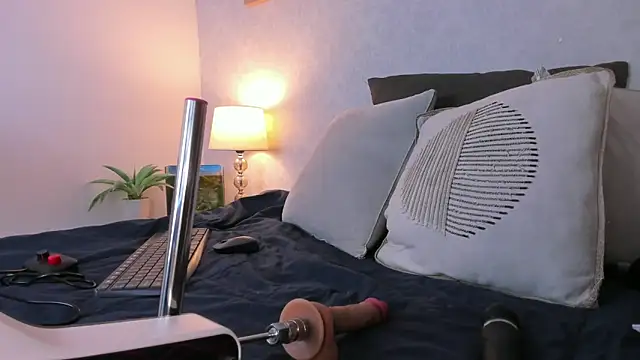 Caroline dh online show from 06.18.26