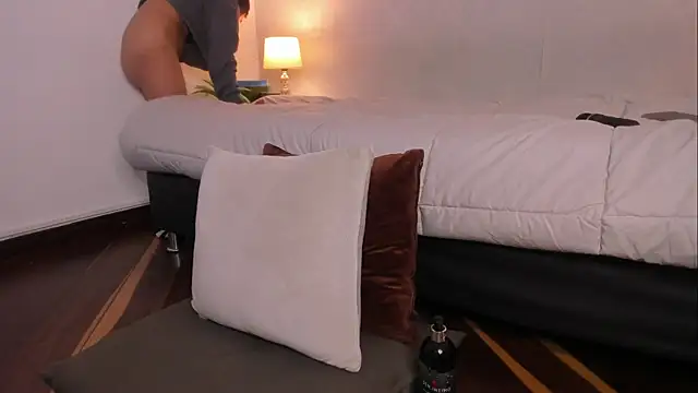 Caroline dh online show from 06.30.26
