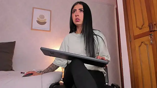 Caroline dh online show from 08.01.26