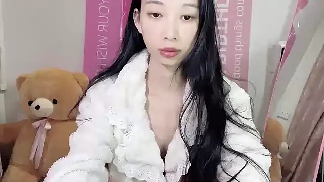 Snapshot of Lili-2 chatting on 12.07.24 Lili-2 online show from 12.07.24