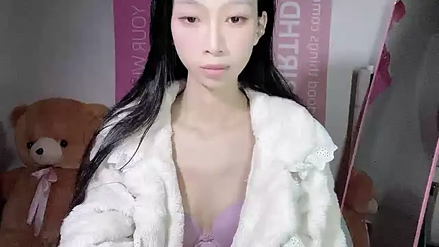 Snapshot of Lili-2 chatting on 12.08.24 Lili-2 online show from 12.08.24