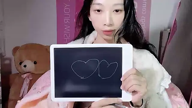 Snapshot of Lili-2 chatting on 12.11.24 Lili-2 online show from 12.11.24