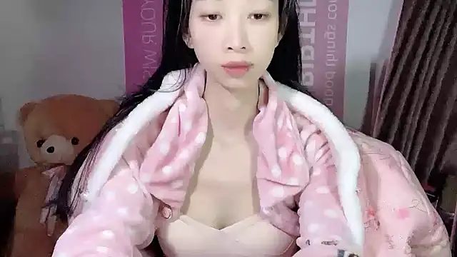 Snapshot of Lili-2 chatting on 12.14.24 Lili-2 online show from 12.14.24