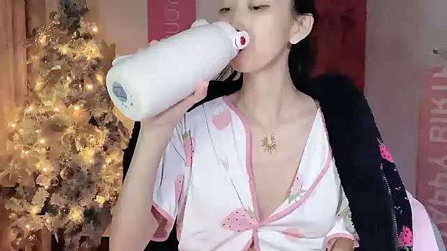 Snapshot of Lili-2 chatting on 12.30.24 Lili-2 online show from 12.30.24