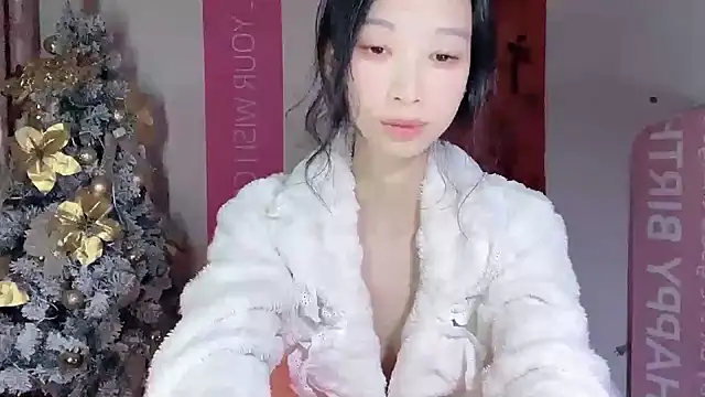 Snapshot of Lili-2 chatting on 01.01.25 Lili-2 online show from 01.01.25