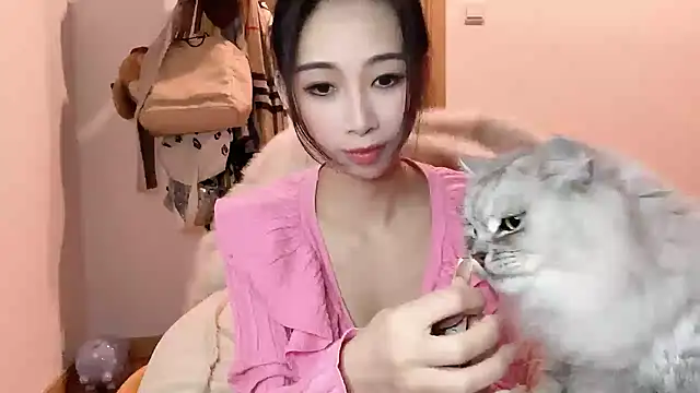 Snapshot of Lili-2 chatting on 01.13.25 Lili-2 online show from 01.13.25