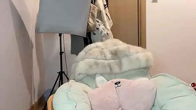 Snapshot of Lili-2 chatting on 01.17.25 Lili-2 online show from 01.17.25