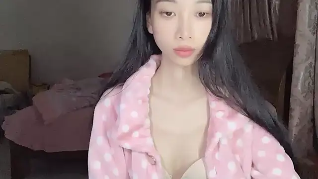 Snapshot of Lili-2 chatting on 02.16.25 Lili-2 online show from 02.16.25