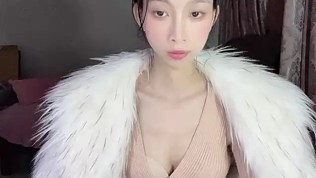 Snapshot of Lili-2 chatting on 02.18.25 Lili-2 online show from 02.18.25