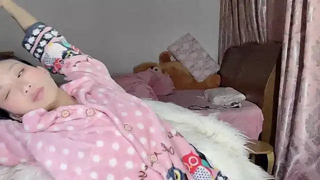 Snapshot of Lili-2 chatting on 02.19.25 Lili-2 online show from 02.19.25