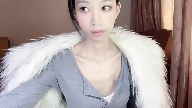 Snapshot of Lili-2 chatting on 02.27.25 Lili-2 online show from 02.27.25