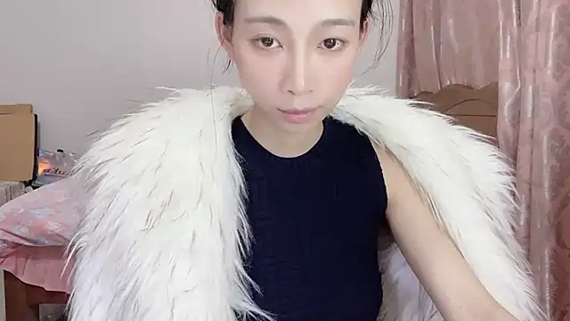 Snapshot of Lili-2 chatting on 03.11.25 Lili-2 online show from 03.11.25