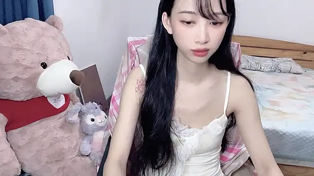 Snapshot of Lili-2 chatting on 09.20.25 Lili-2 online show from 09.20.25