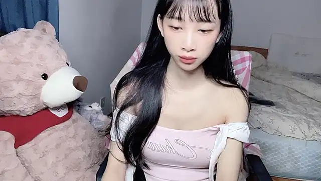 Snapshot of Lili-2 chatting on 09.30.25 Lili-2 online show from 09.30.25