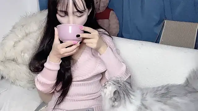 Snapshot of Lili-2 chatting on 12.01.25 Lili-2 online show from 12.01.25