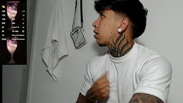 Nickhot0609 online show from 03.01.25