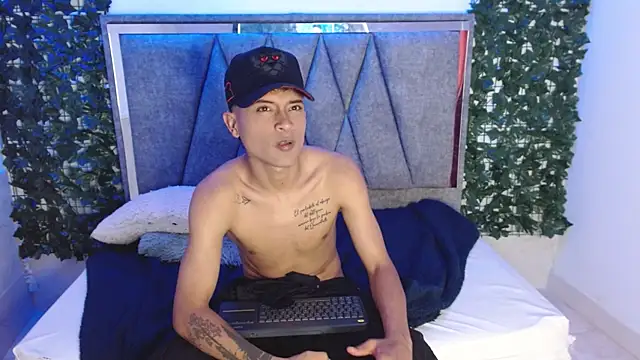 Snapshot of Edward_Milleer chatting on 12.13.24 Edward Milleer online show from 12.13.24