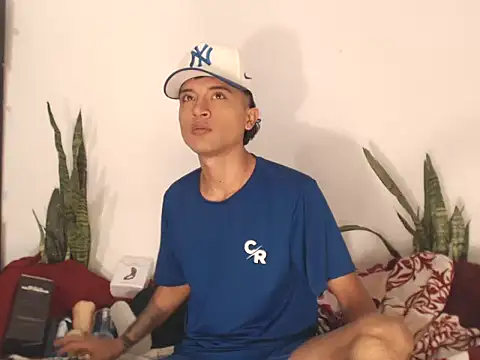 Snapshot of Edward_Milleer chatting on 10.03.25 Edward Milleer online show from 10.03.25