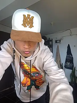 Snapshot of Edward_Milleer chatting on 10.27.25 Edward Milleer online show from 10.27.25