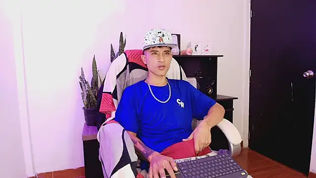 Edward Milleer online show from 11.05.25