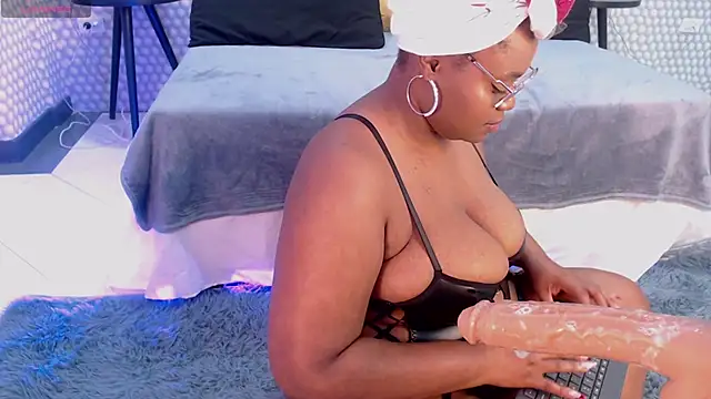 Snapshot of Makena_gh chatting on 01.15.25 Makena gh online show from 01.15.25