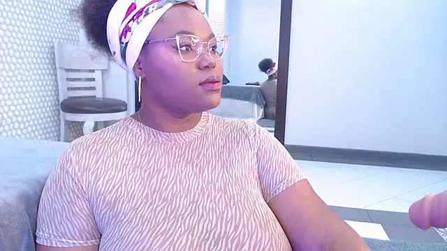 Snapshot of Makena_gh chatting on 02.10.25 Makena gh online show from 02.10.25