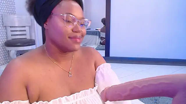 Snapshot of Makena_gh chatting on 02.19.25 Makena gh online show from 02.19.25