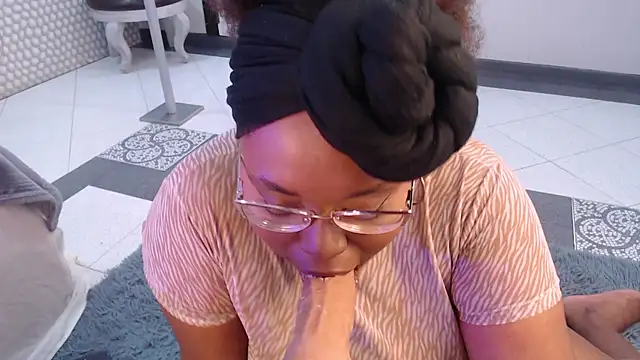 Snapshot of Makena_gh chatting on 02.25.25 Makena gh online show from 02.25.25