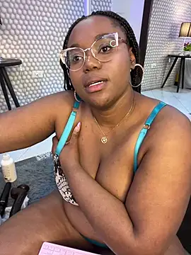 Snapshot of Makena_gh chatting on 03.15.25 Makena gh online show from 03.15.25