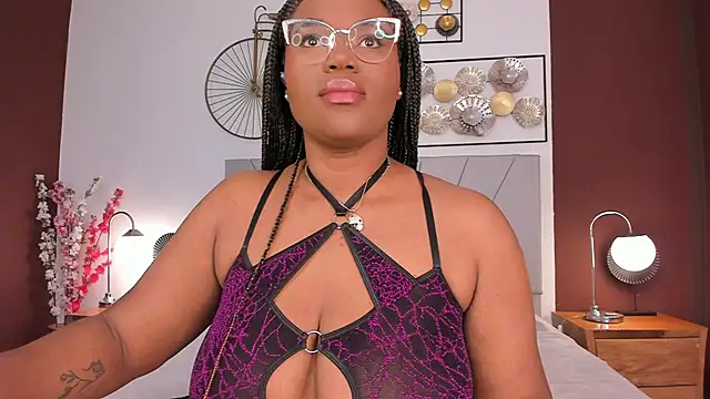 Snapshot of Makena_gh chatting on 10.04.25 Makena gh online show from 10.04.25