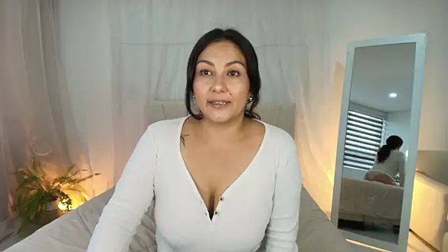 karla paradise  online show from 04.27.26
