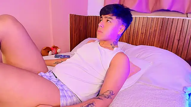 Snapshot of kiing_azahell chatting on 11.15.25 kiing azahell online show from 11.15.25