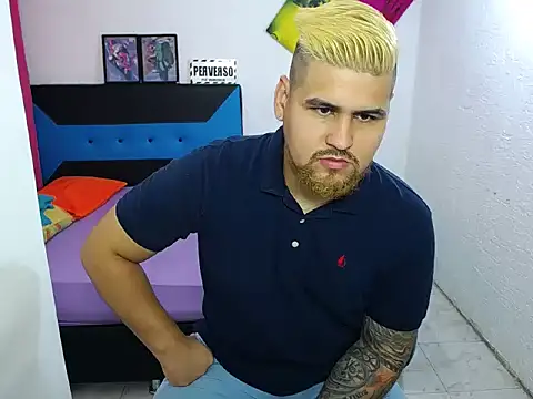 Snapshot of pitbullveryhot chatting on 12.04.24 pitbullveryhot online show from 12.04.24