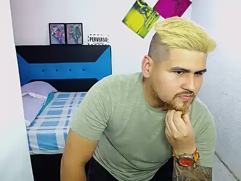 Snapshot of pitbullveryhot chatting on 12.06.24 pitbullveryhot online show from 12.06.24