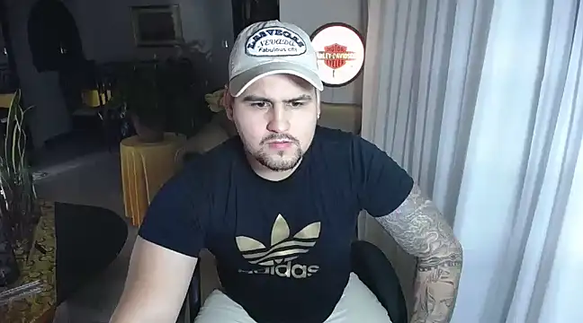 Snapshot of pitbullveryhot chatting on 02.20.25 pitbullveryhot online show from 02.20.25