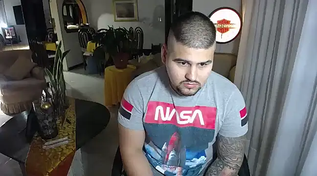 Snapshot of pitbullveryhot chatting on 02.21.25 pitbullveryhot online show from 02.21.25