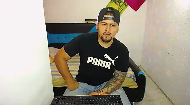 Snapshot of pitbullveryhot chatting on 03.18.25 pitbullveryhot online show from 03.18.25